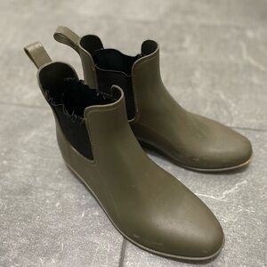Chelsea style barn boot